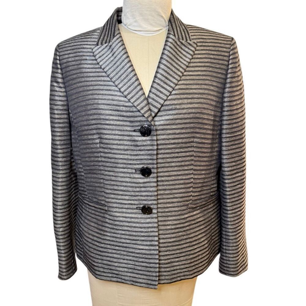 Le Suit Black & Silver Stripe Blazer Sz. 14 3-Button Front Lined Career Professi